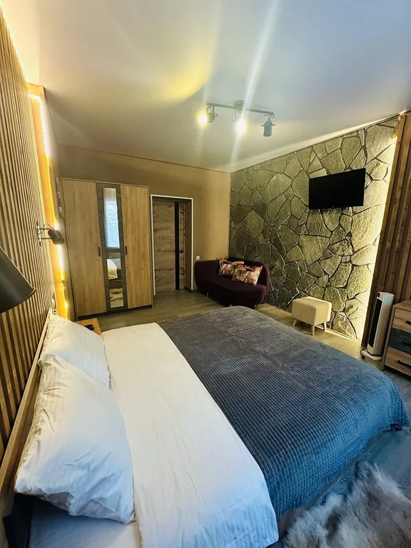 Премиальный Гостевой Дом в темных тонах с видом на горы