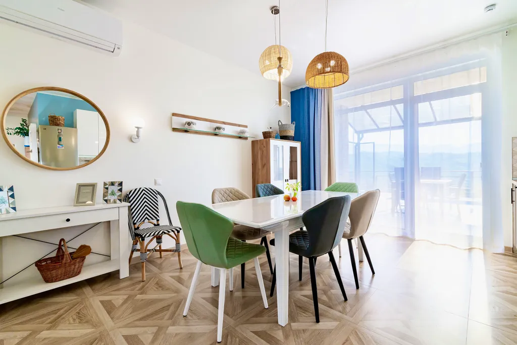 Новый дом с бассейном, сауной и панорамным видом на горы