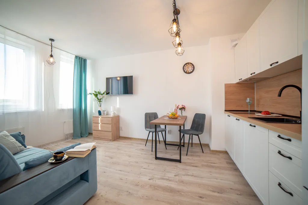 Евро 2К на Академика Ландау 36 для 4 гостей