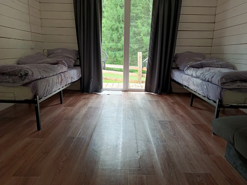 Уютный уединенный домик с видом на горы и реку