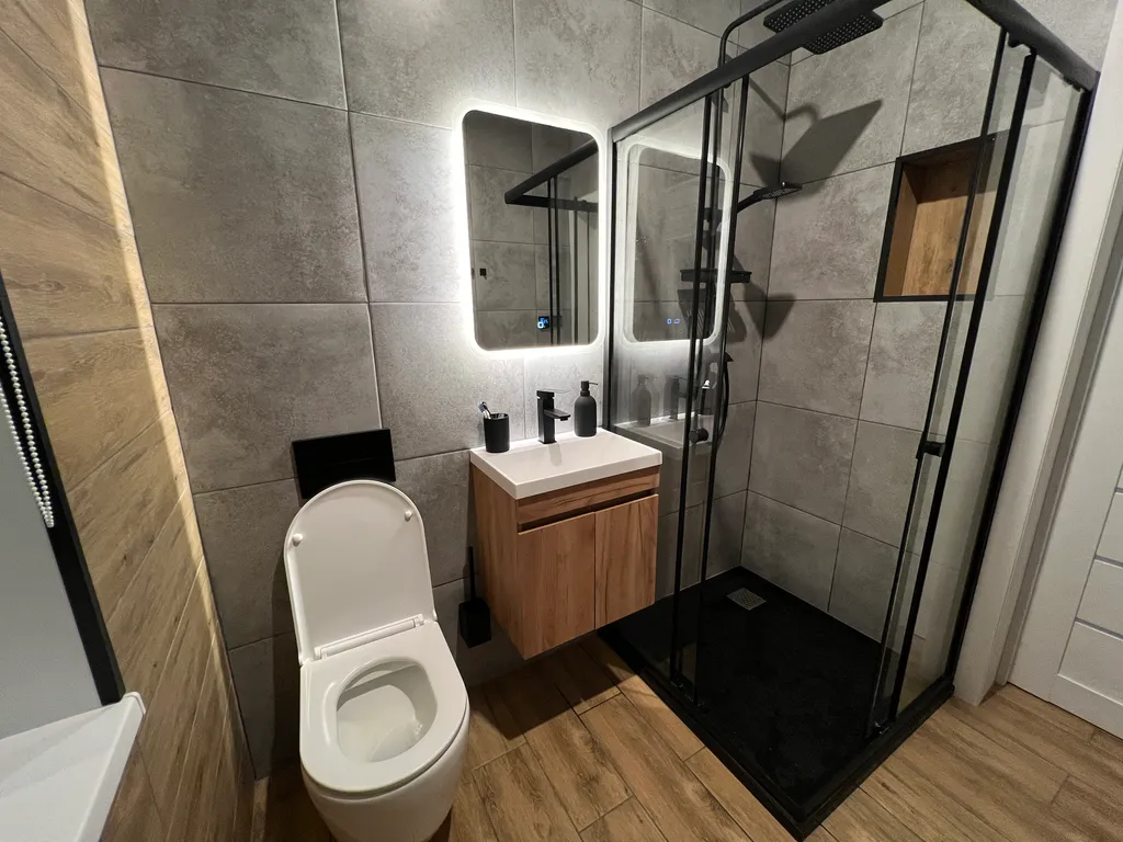 Дом с панорамными окнами в лес