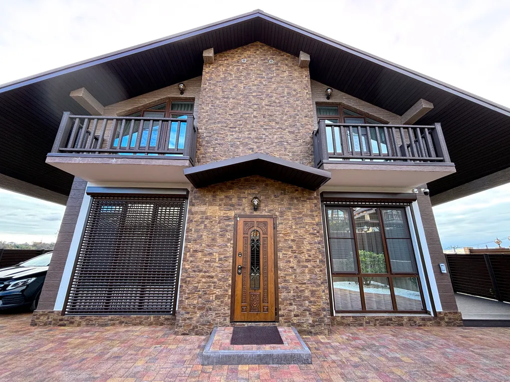 Шале Tech с подогреваемым бассейном и 4 спальнями