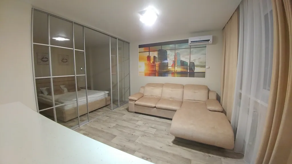 Студия с дизайнерским ремонтом и красивым видом на город