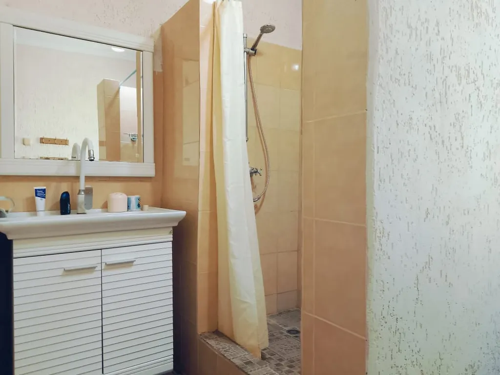 Уютное жильё с видом на горы в шаговой доступности от моря