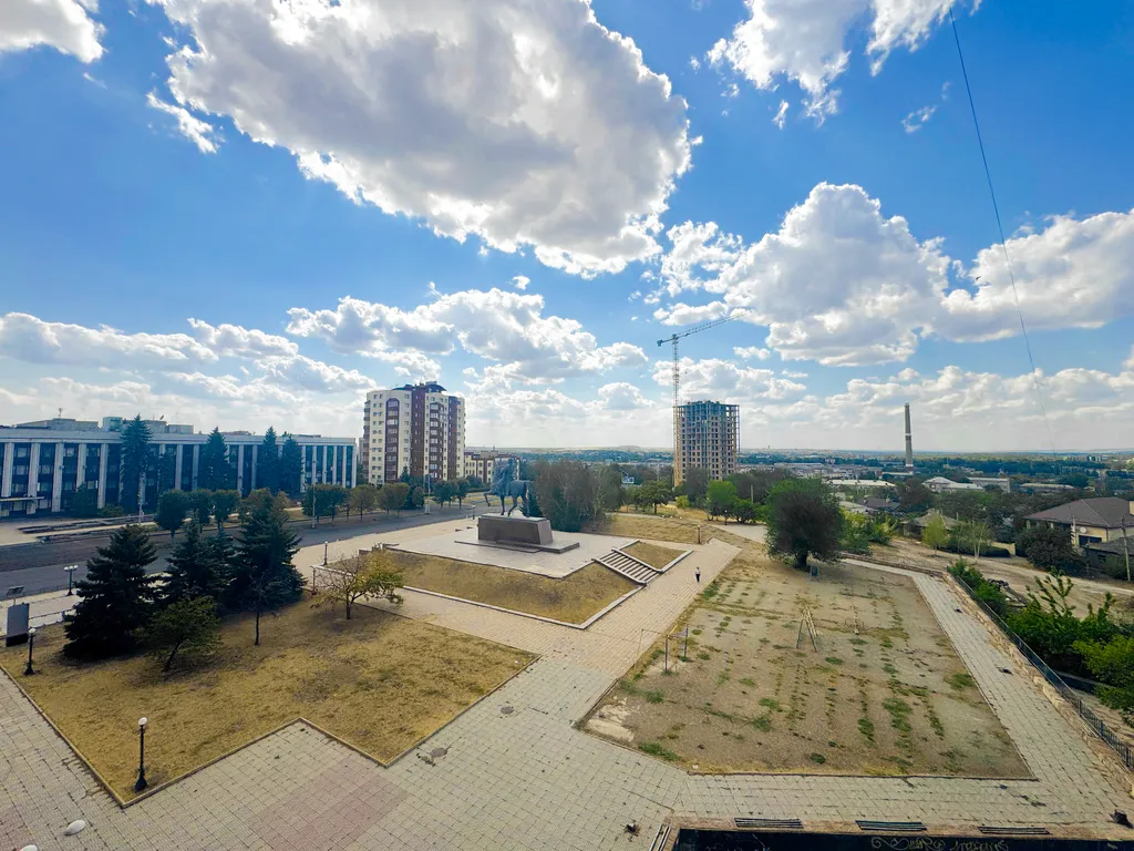 Квартира Квартира О-о-огромная трешка в самом центре — Луганск