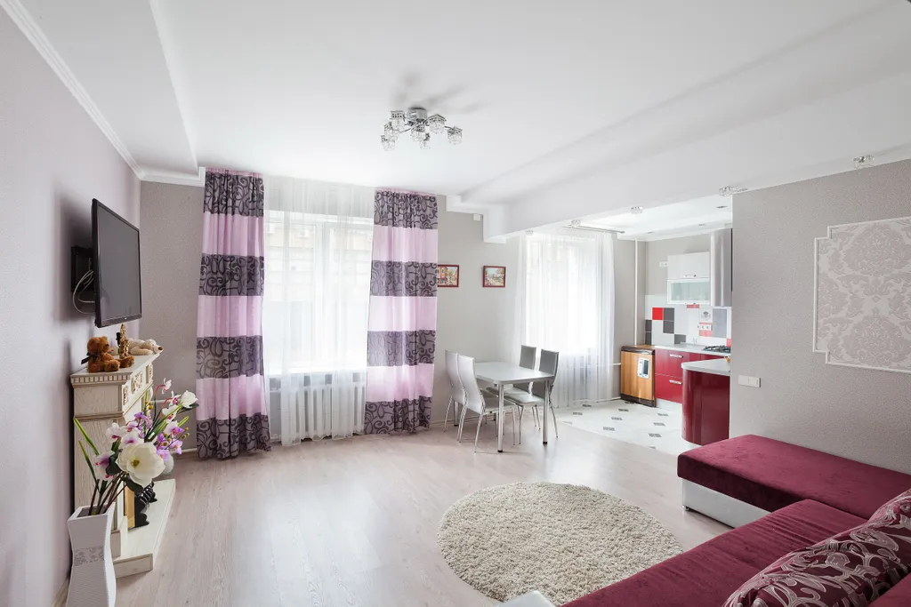 Двухкомнатная квартира возле цума