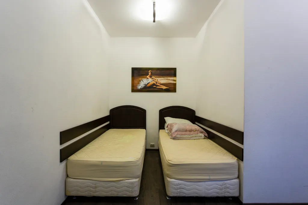 Дом с сауной и теннисными кортами