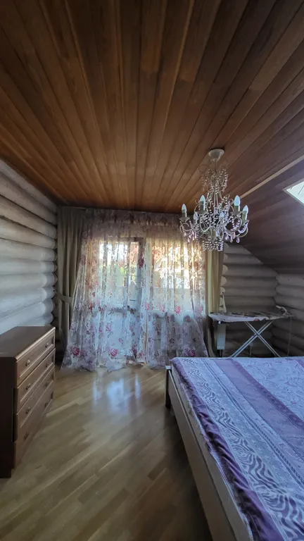 Уютный дом на побережье, на опушке соснового бора