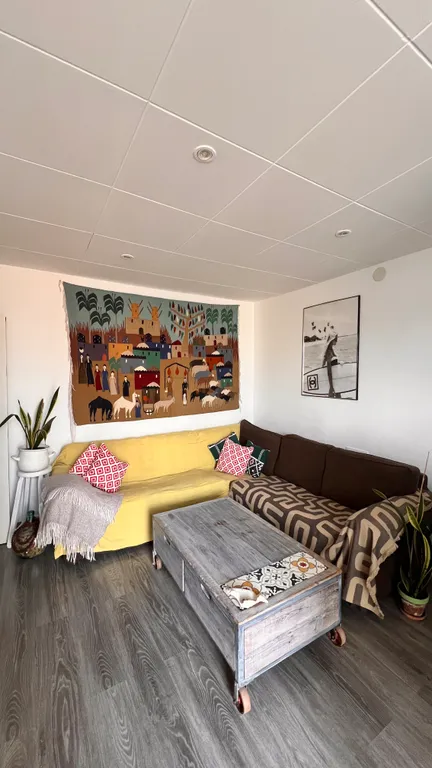 Комната в просторной квартире рядом с парком Монтжуик