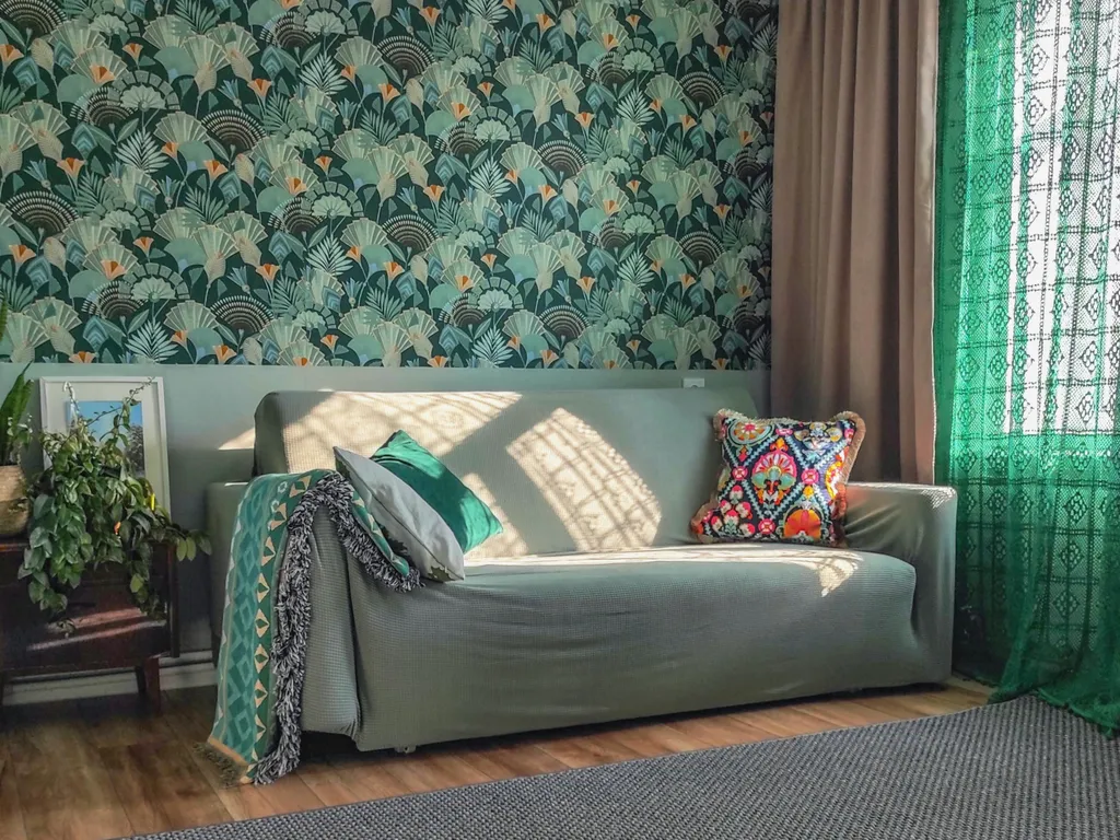 Уютный дом с беседкой у реки в тихом месте