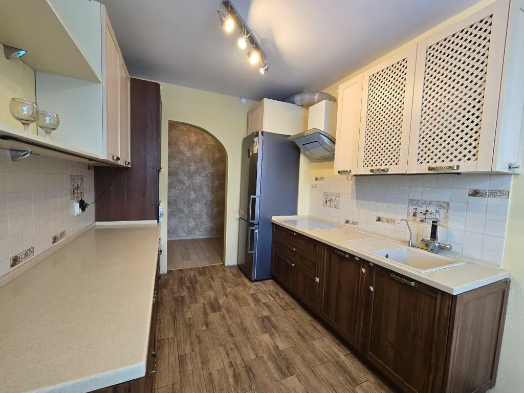 Просторная 2-х комнатная на пр-т Ленина Метро - Двигатель Революции