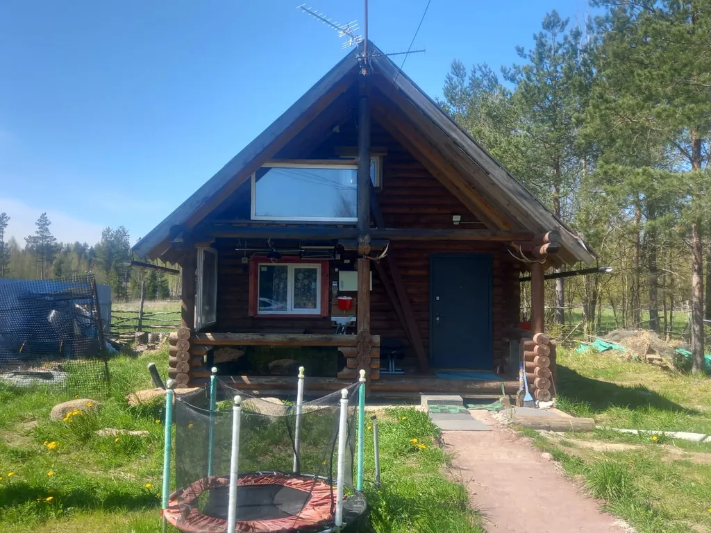 Дом с баней в лесу возле храма и озера