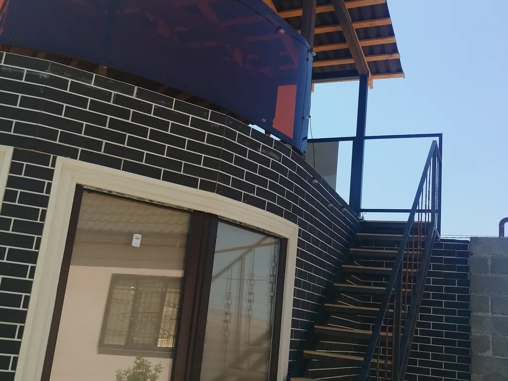 Домик у каньона