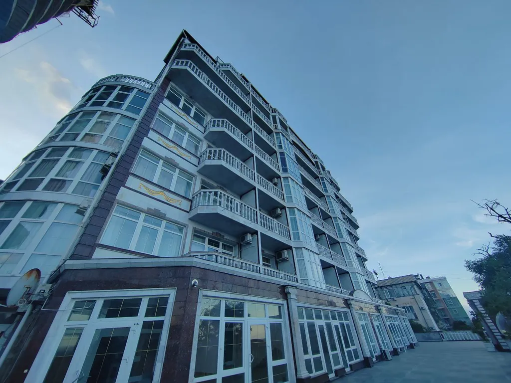 Квартира-студия у моря на 1 линии с балконом