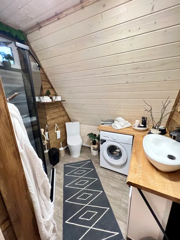 Уютный домик у леса