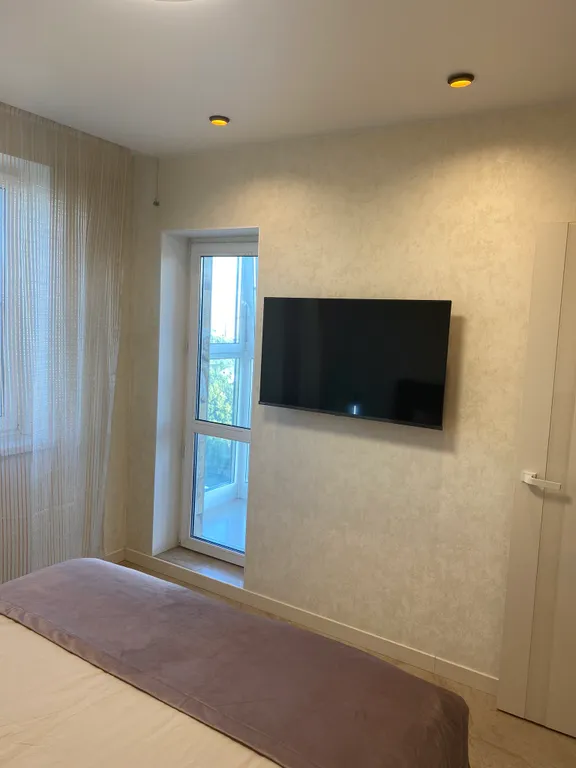 Двухкомнатные апартаменты в новостройке с витражным балконом