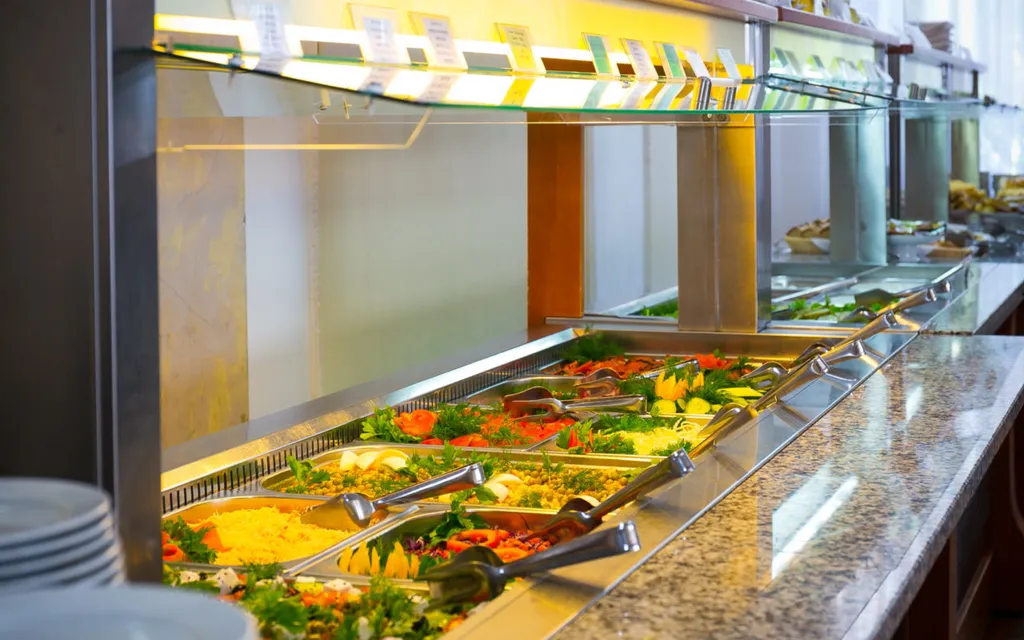 3-комнатная квартира с бассейном у моря