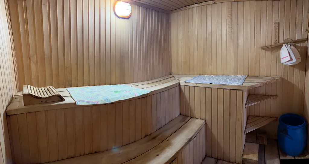 Деревянный дом с русской баней