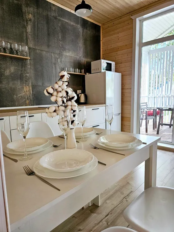 Дом с большой террасой, банным чаном и баней на дровах в окружении леса