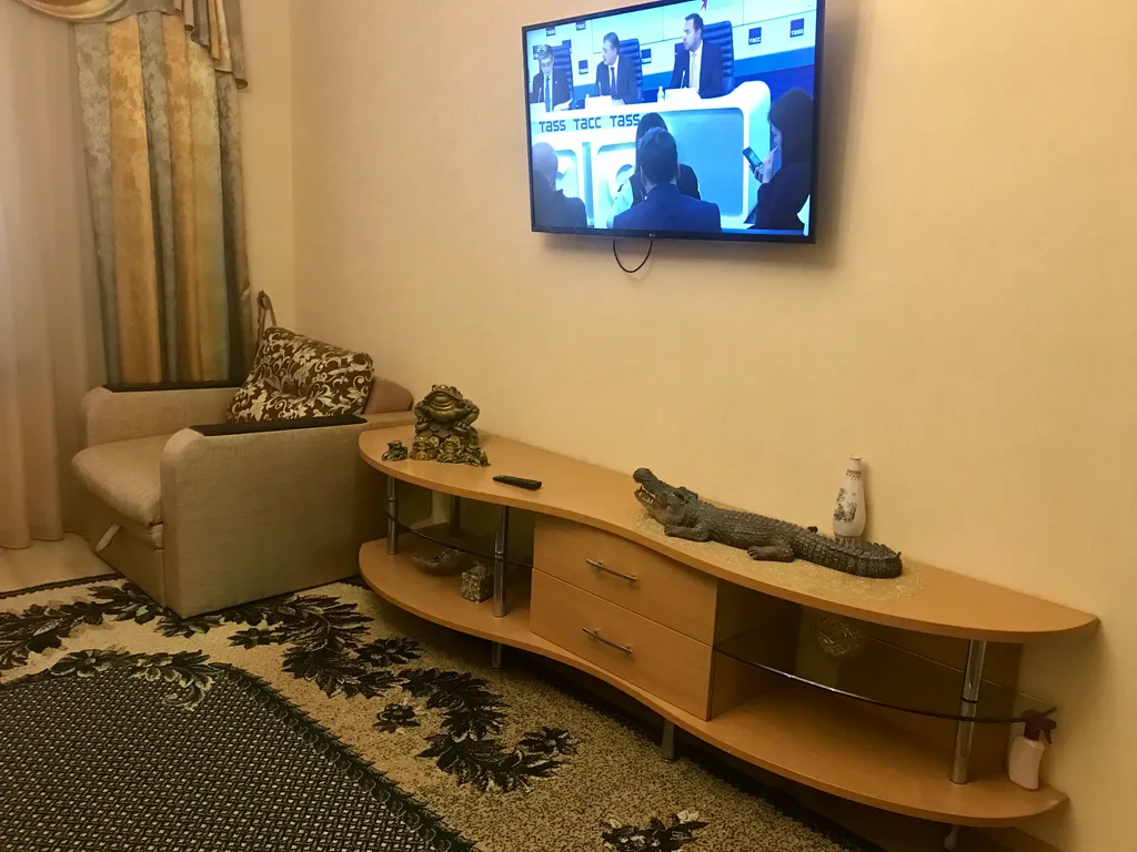 Крупногабаритная двушка с отдельным входом в центре, парковка