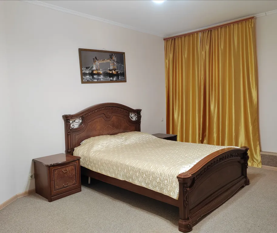 Просторный однокомнатный номер с диваном