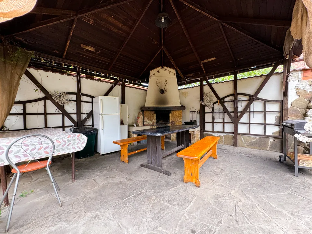 Дом с бассейном у парка Галицкого