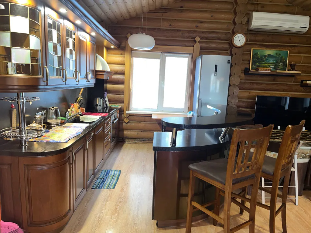 Аренда Коттеджа с баней, бассейном, джакузи, стадионом и зоной барбекю