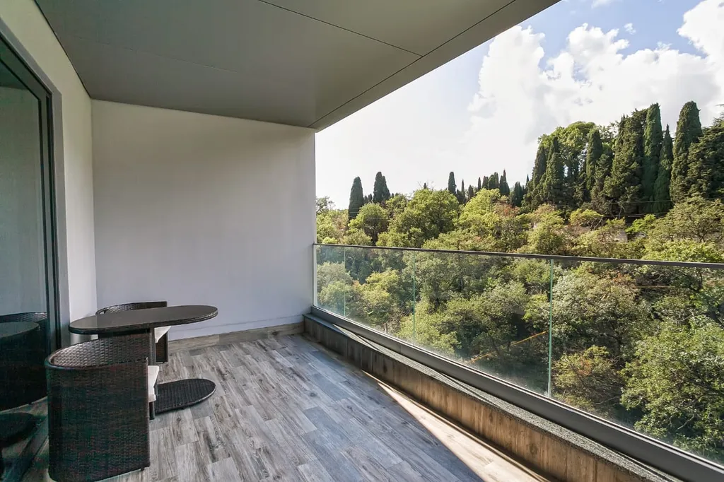 Студия с террасой вид на горы в Приморском парке