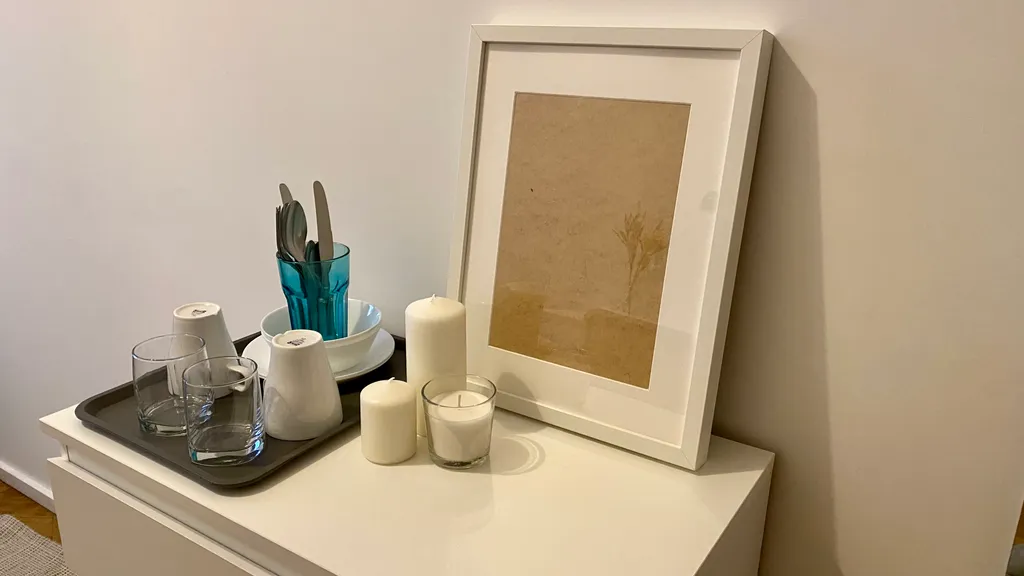 Комната с высокими потолками в центре