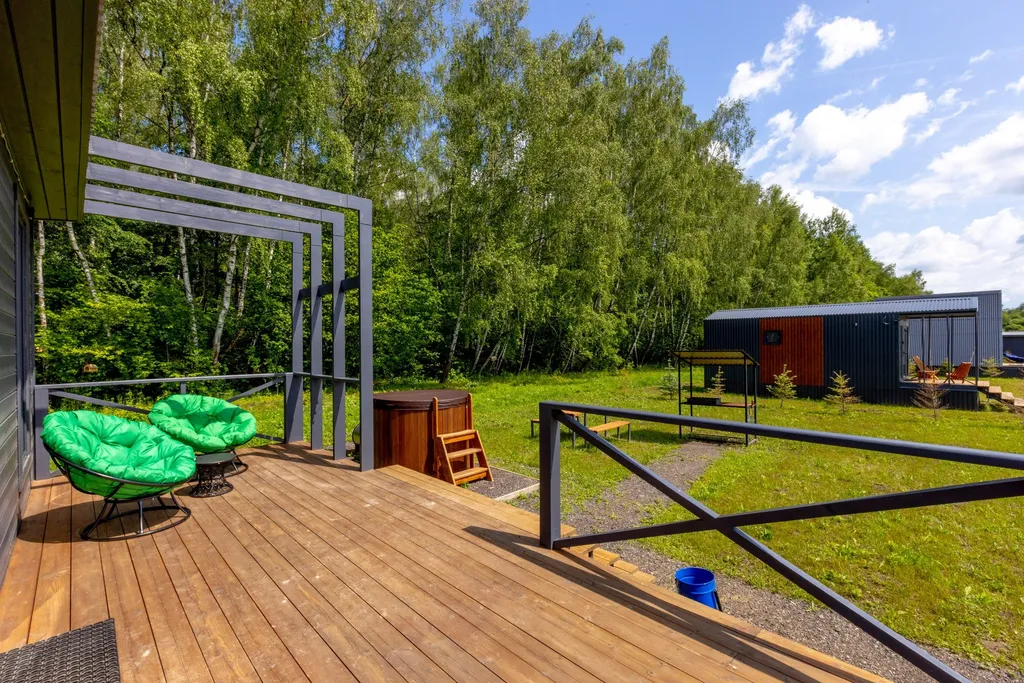 Уютный дом на лоне природы у лесной полосы