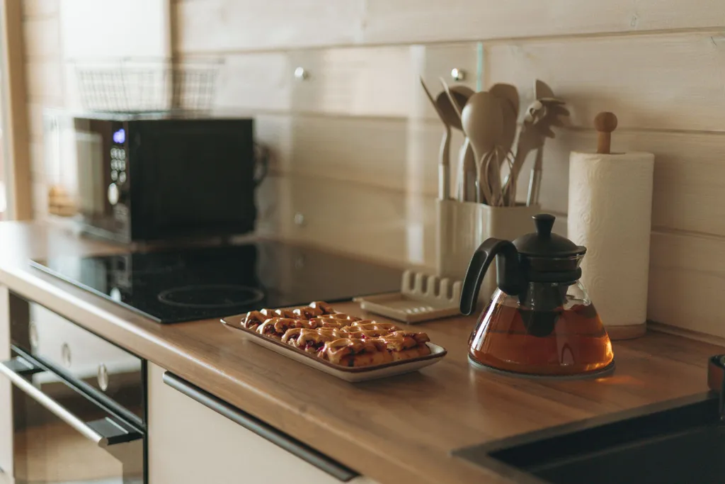 Дом с баней и чаном у воды и леса бохо