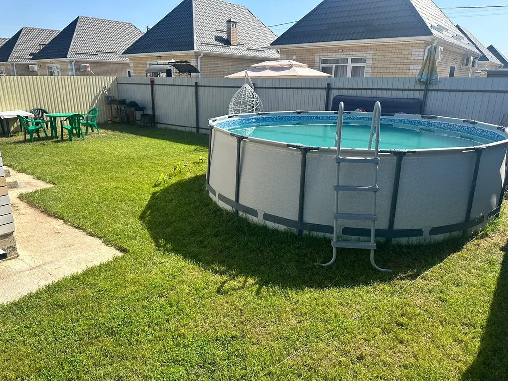 Дом с бассейном в черте города