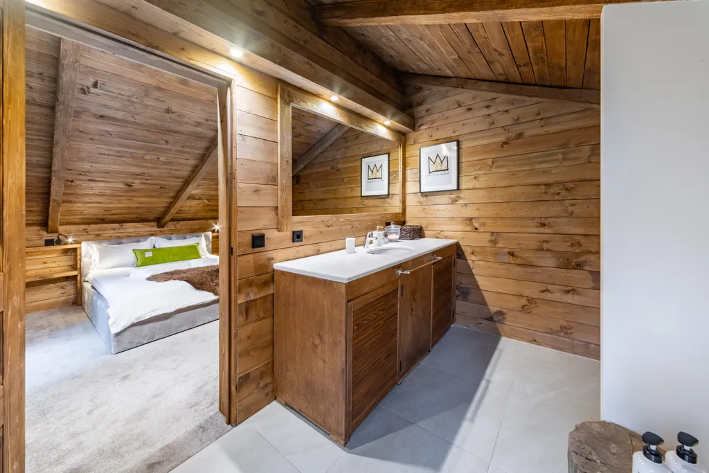 Коттедж Сказочный Шале с камином и джакузи в живописном лесу — Шадрино