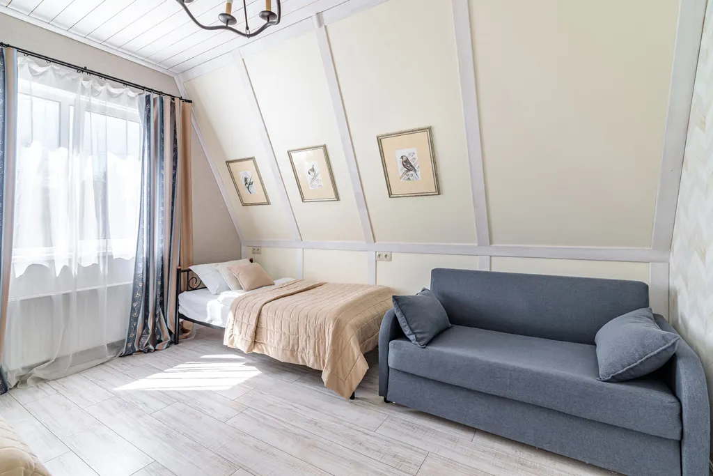 Совершенно новый дом на берегу озера с верандой и русской баней