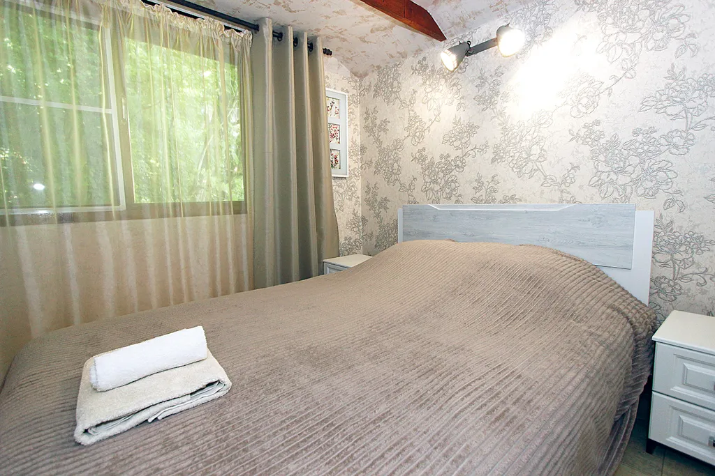 Двухкомнатный дом с уютным двориком