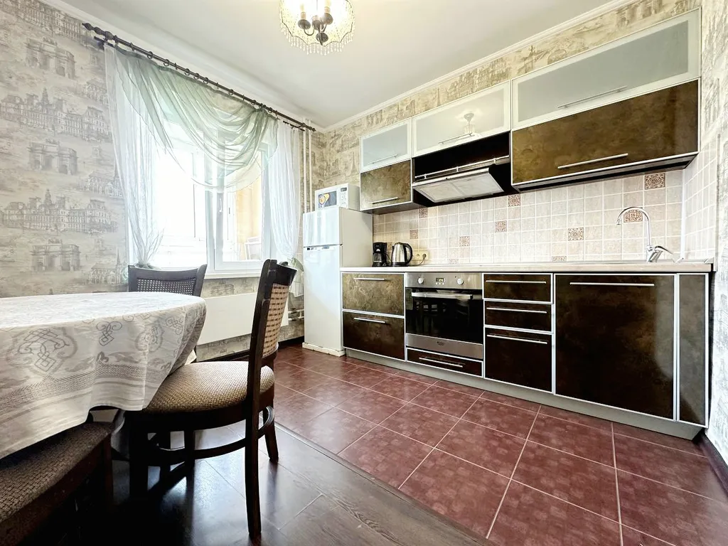 2-комнатная квартира с балконом рядом с Кузбасс-Арена и Ледовым дворцом