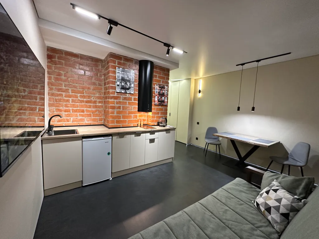 Студия в центре с видом на колесо обозрения