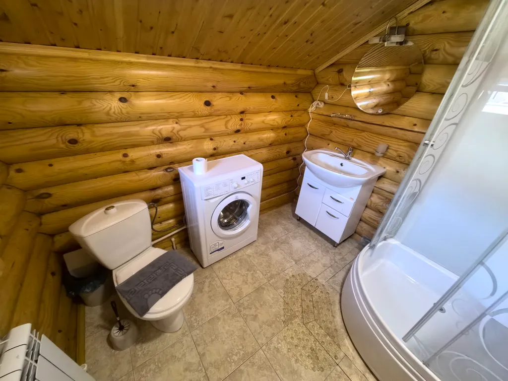 Дом сруб с бассейном и баней