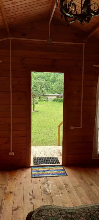 Дом в деревне на берегу реки для спокойного отдыха