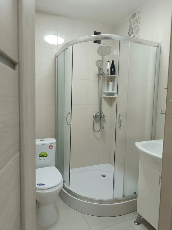 Уютная квартира в живописном месте рядом с аэропортом.