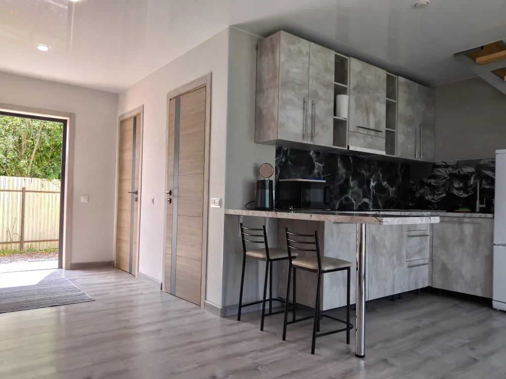 Домик с видом на озеро