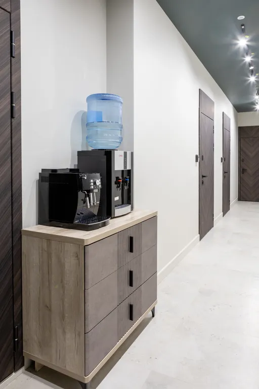 Современная студия с балконом и панорамными окнами у острова Канта