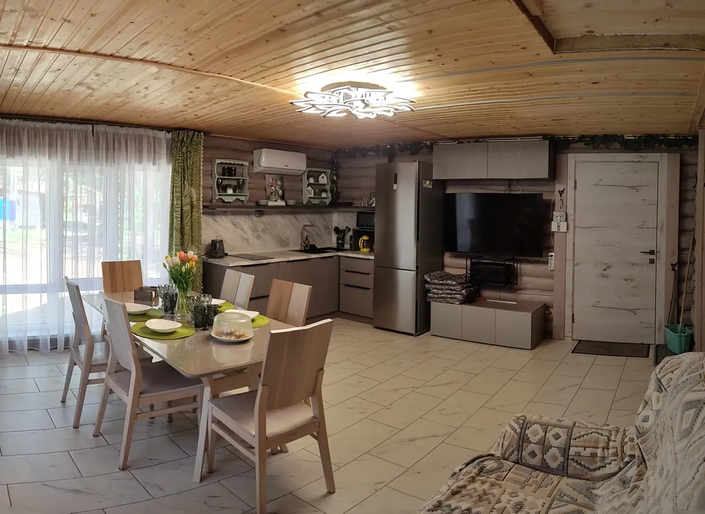 Дом Феникс в лесу