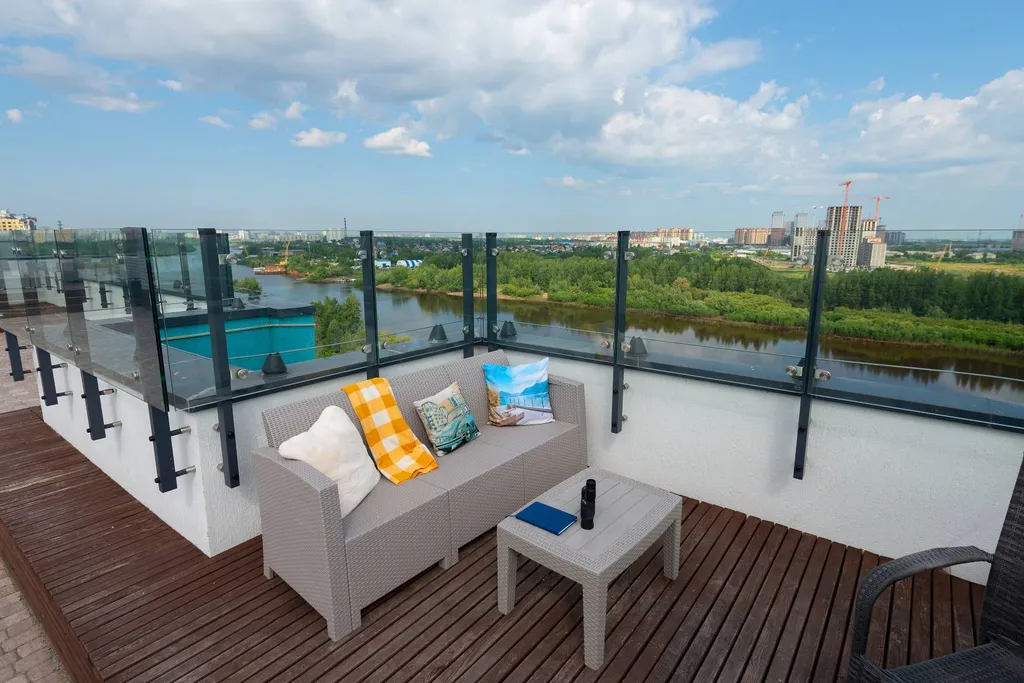 A-Studio с террасой на крыше и мангалом на берегу Туры