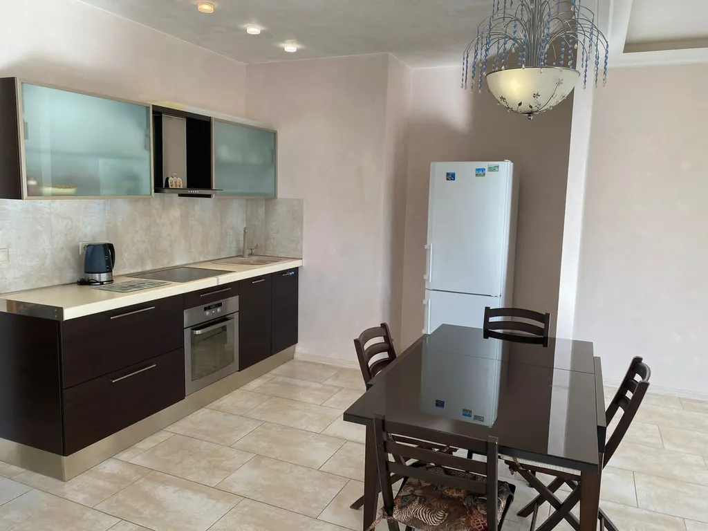 Квартира-студия с видом на море, парк Чаир и гору Ай-Петри