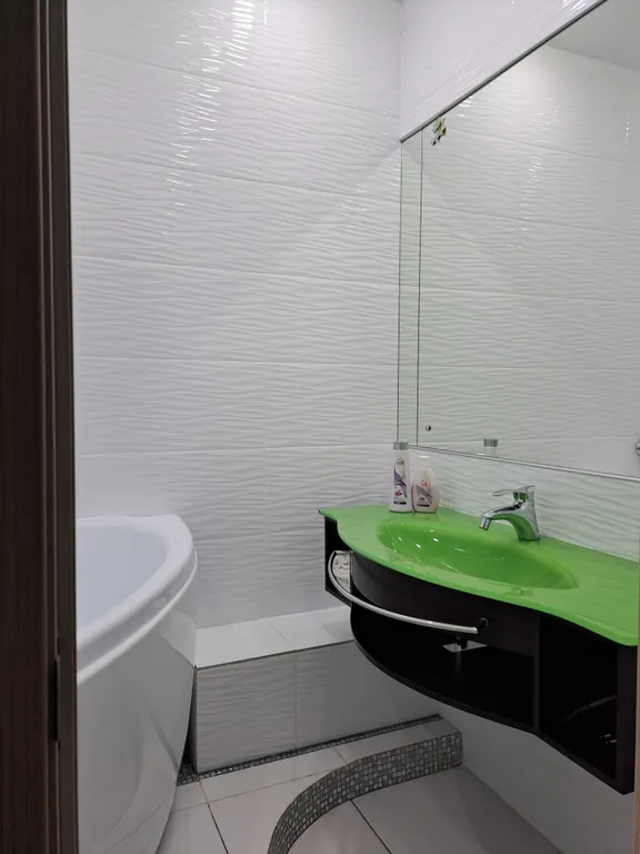 1-комнатная квартира с джакузи с дизайнерским ремонтом