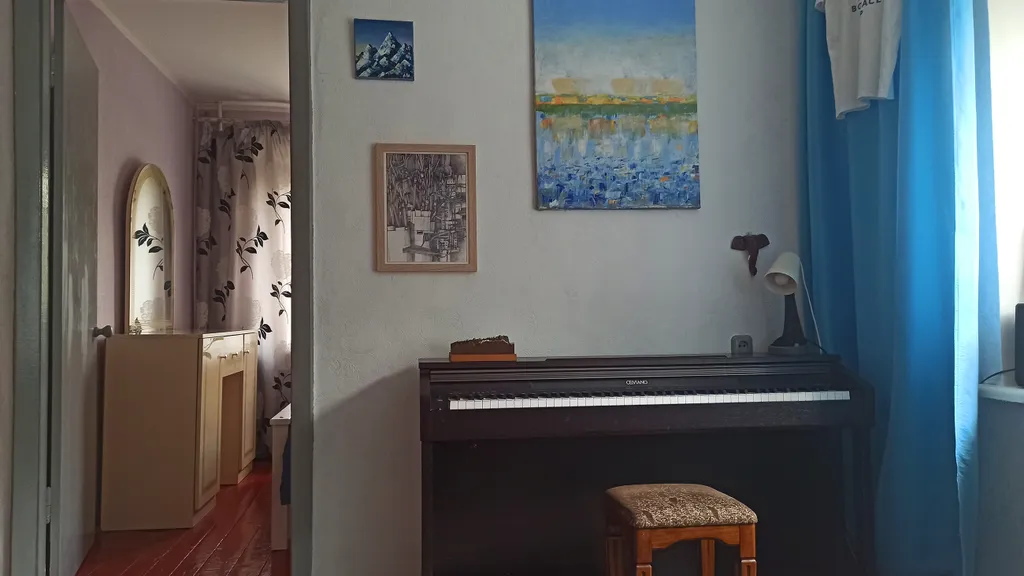 Светлая дизайнерская квартира с видом на горы и лес