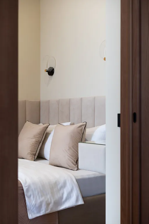 Просторная дизайнерская квартира с видовой терассой на берегу моря