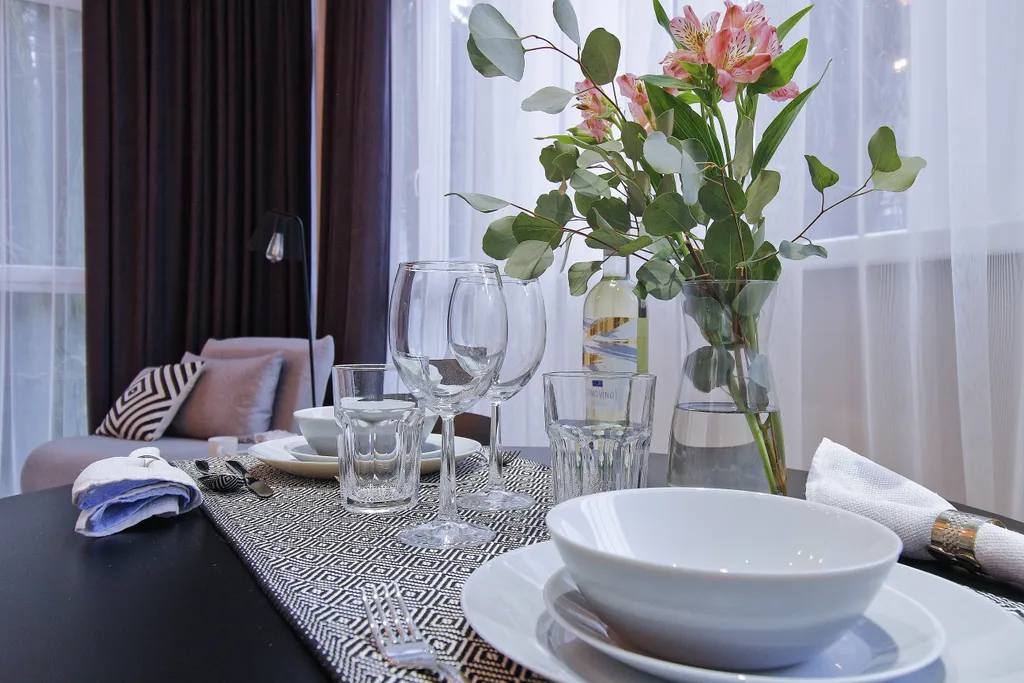 Студия с панорамными окнами в центре