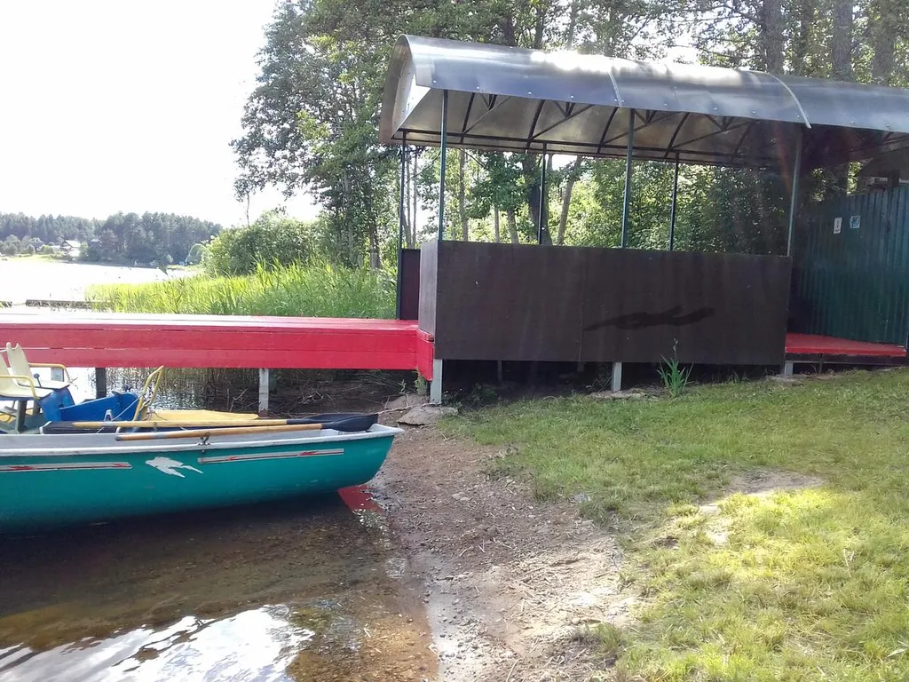 Дом на берегу озера Селигер